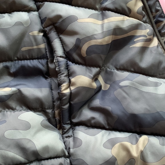 Camoflauge Puffer Vest - Picture 6 of 6